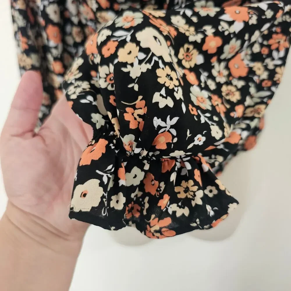 ASTR THE LABEL Floral Crop Top in Black-Rust Multi Size L